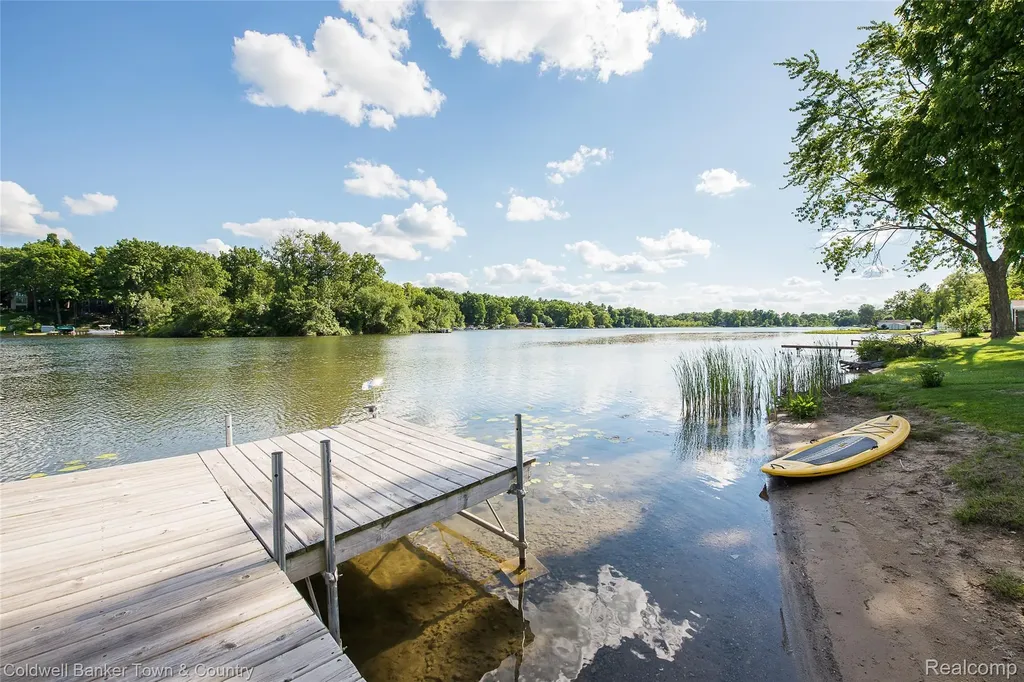 11634 Island Court Hartland Township MI 48353