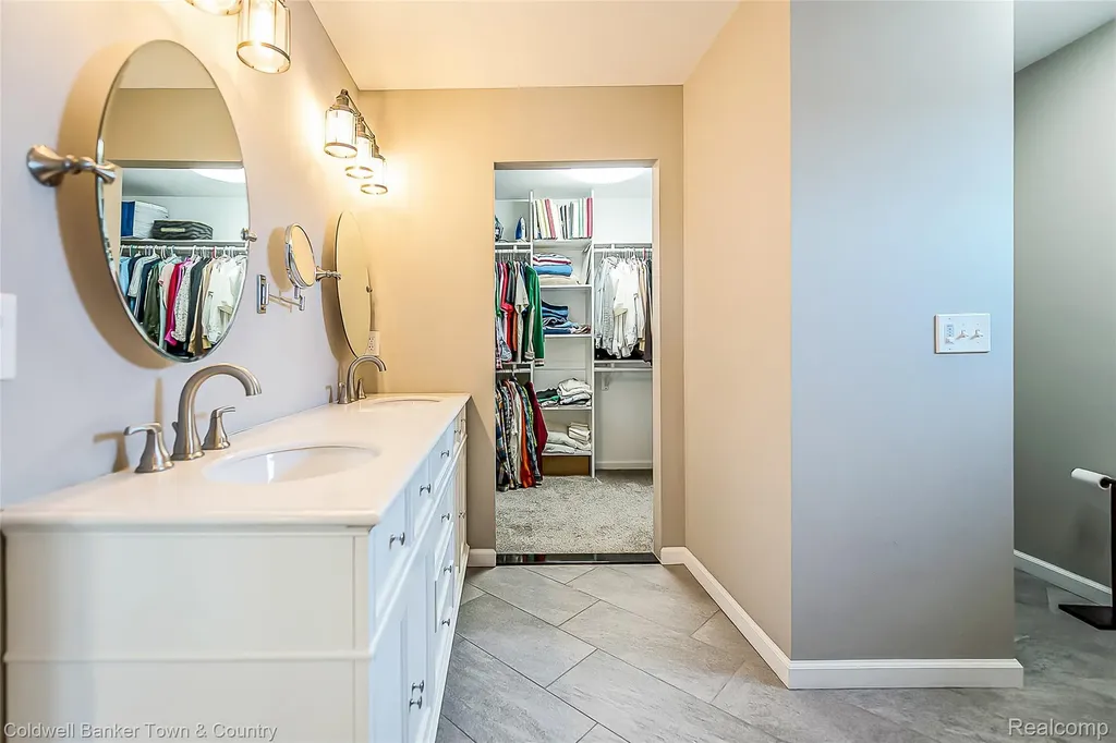 11634 Island Court Hartland Township MI 48353
