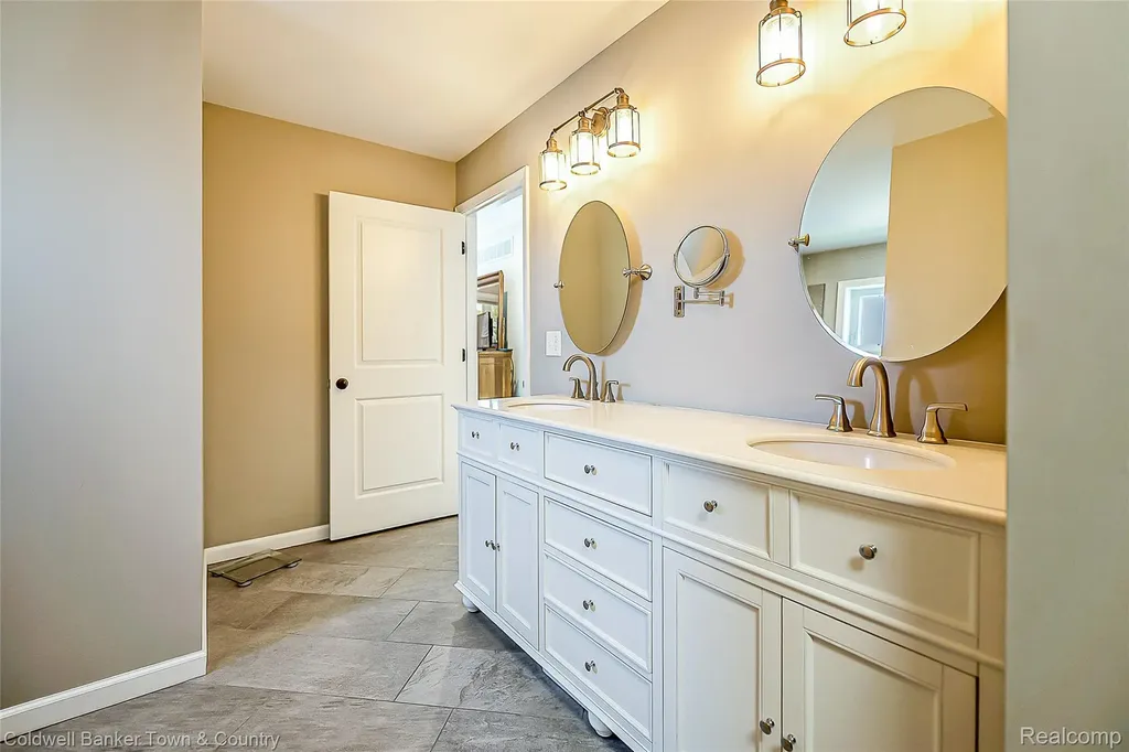 11634 Island Court Hartland Township MI 48353