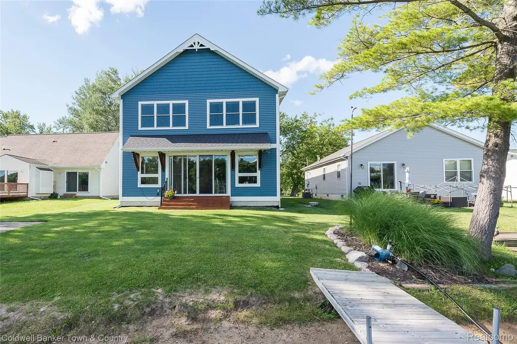 11634 Island Court Hartland Township MI 48353