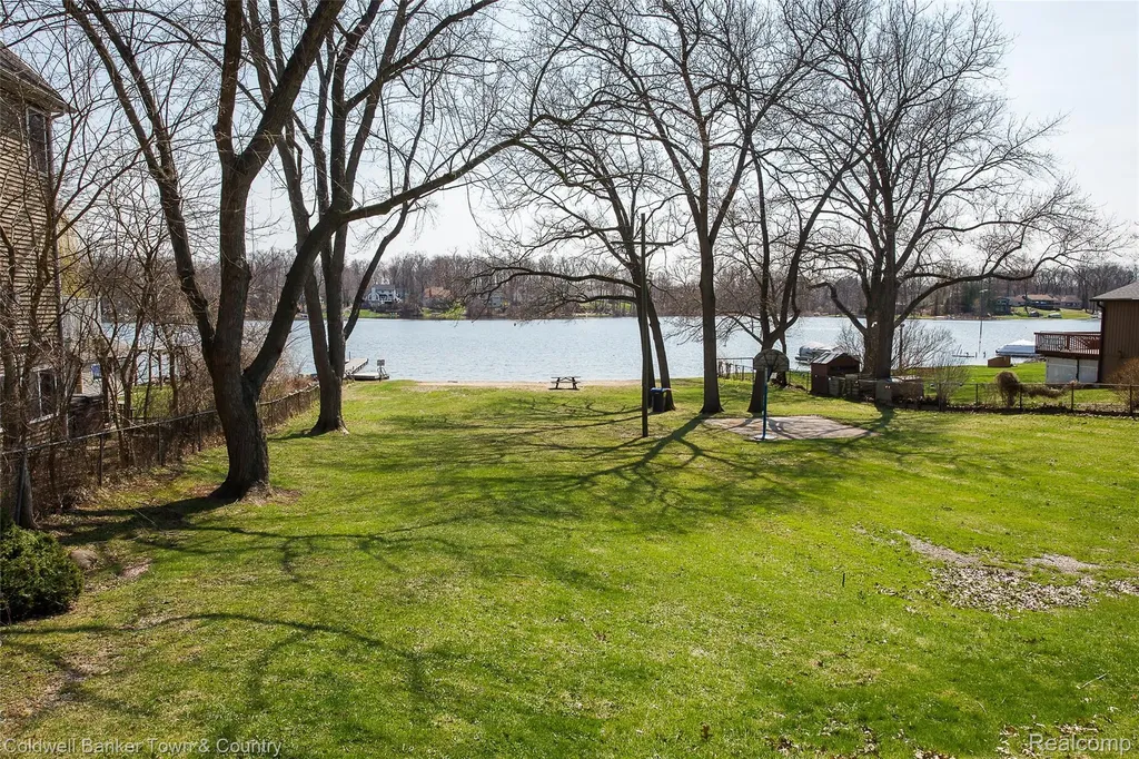 11634 Island Court Hartland Township MI 48353