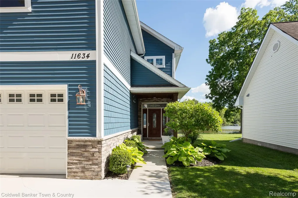 11634 Island Court Hartland Township MI 48353