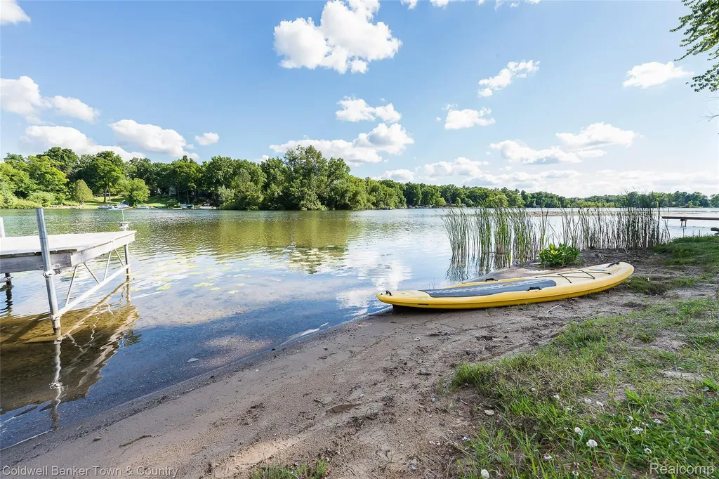 11634 Island Court Hartland Township MI 48353