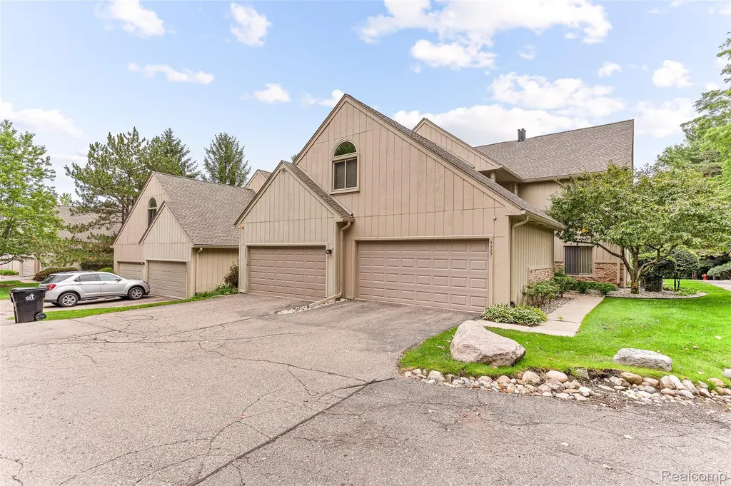 29231 Laurel Drive Farmington Hills City MI 48331