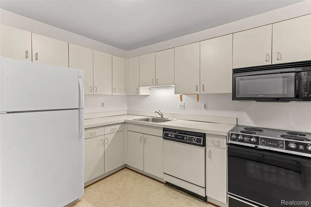 29231 Laurel Drive Farmington Hills City MI 48331