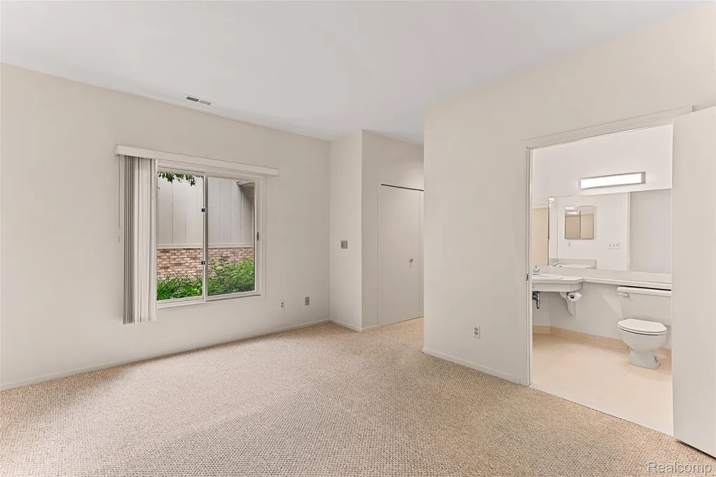 29231 Laurel Drive Farmington Hills City MI 48331