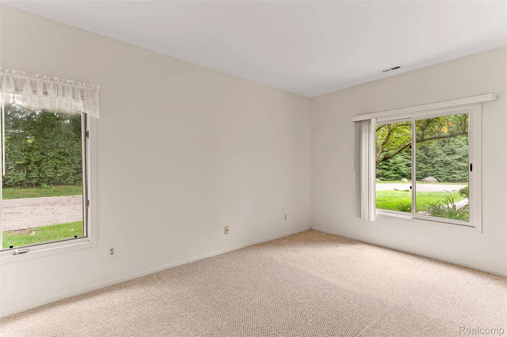 29231 Laurel Drive Farmington Hills City MI 48331
