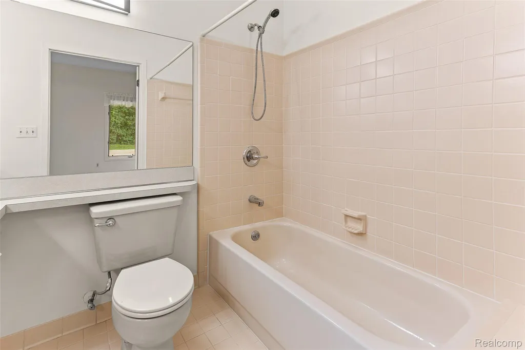 29231 Laurel Drive Farmington Hills City MI 48331