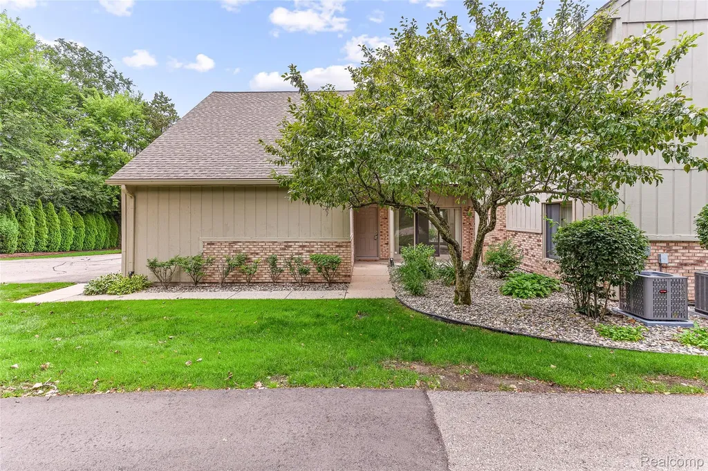 29231 Laurel Drive Farmington Hills City MI 48331