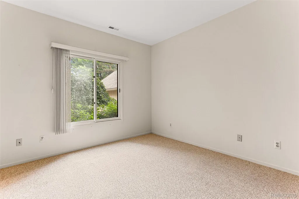 29231 Laurel Drive Farmington Hills City MI 48331