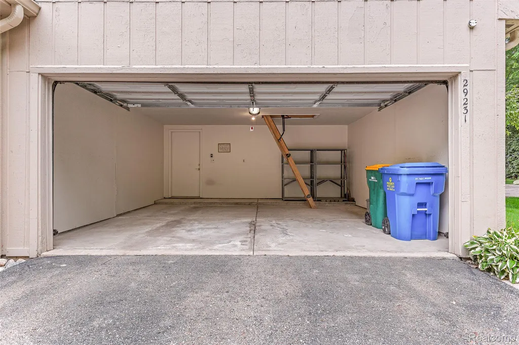29231 Laurel Drive Farmington Hills City MI 48331