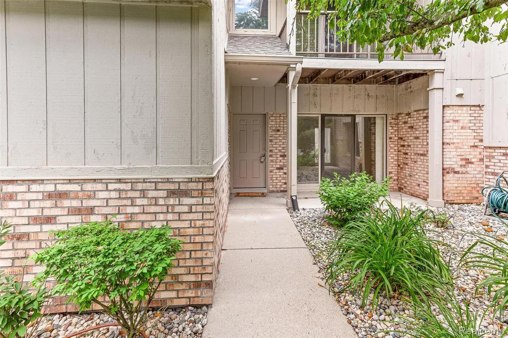 29231 Laurel Drive Farmington Hills City MI 48331