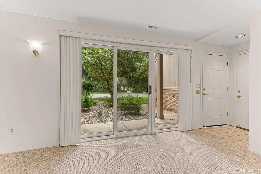 29231 Laurel Drive Farmington Hills City MI 48331