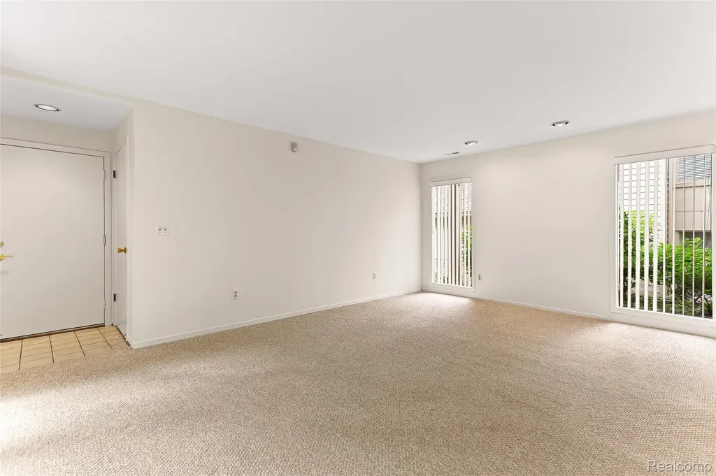29231 Laurel Drive Farmington Hills City MI 48331