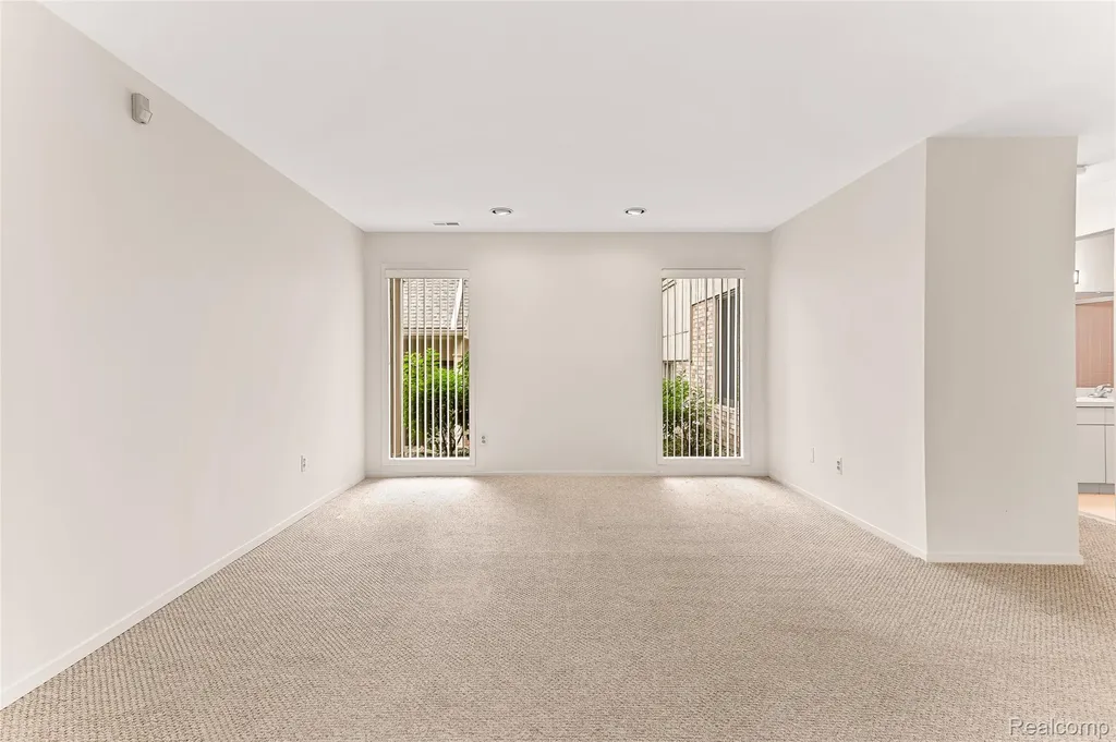 29231 Laurel Drive Farmington Hills City MI 48331