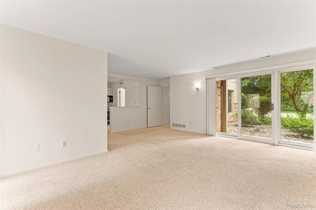 29231 Laurel Drive Farmington Hills City MI 48331