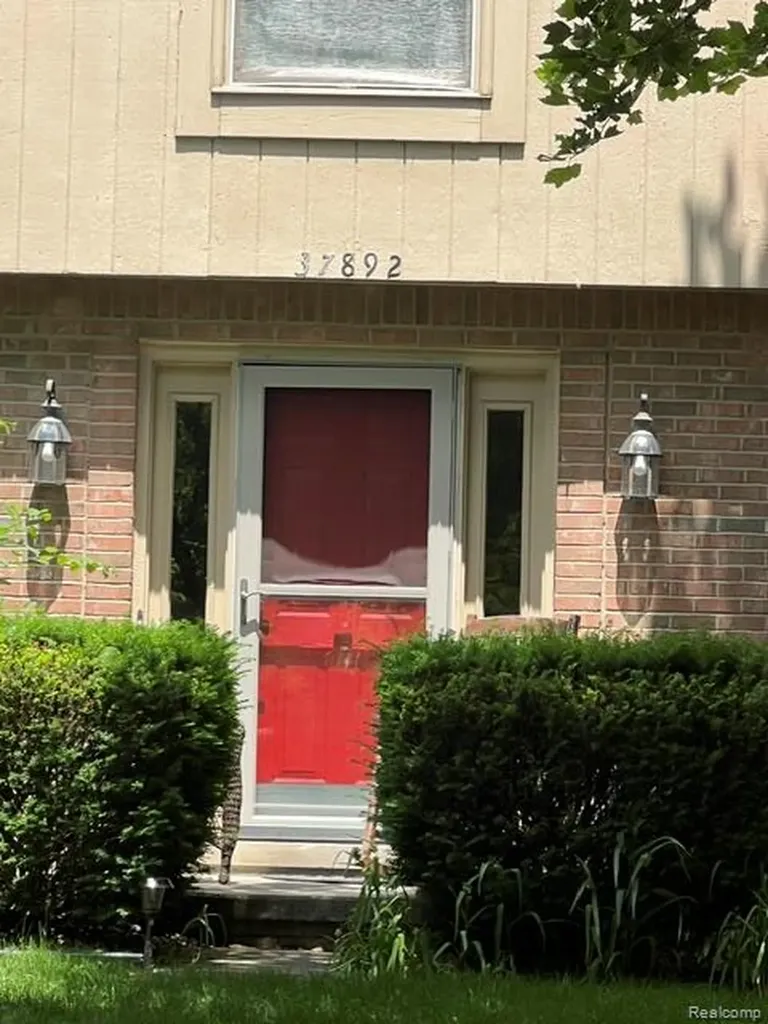 37892 Stableview Drive Farmington Hills City MI 48335