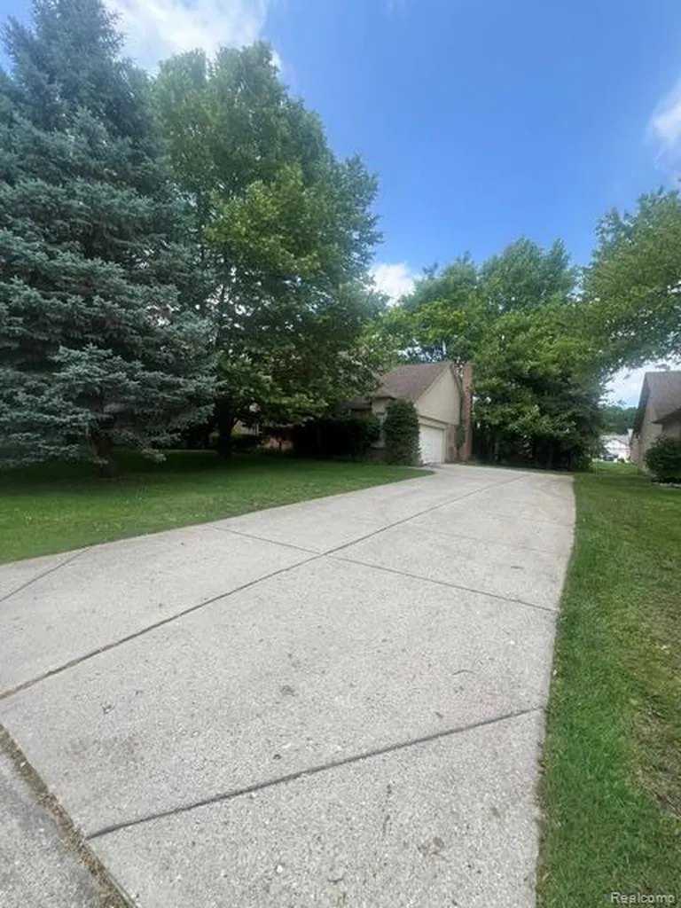 37892 Stableview Drive Farmington Hills City MI 48335