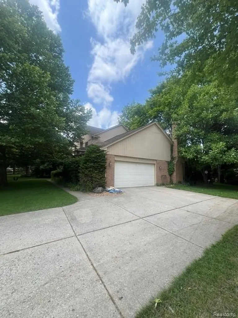 37892 Stableview Drive Farmington Hills City MI 48335
