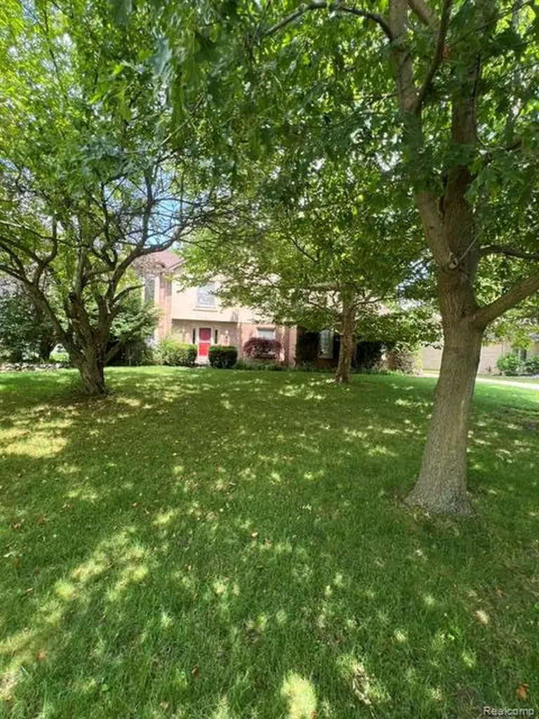37892 Stableview Drive Farmington Hills City MI 48335
