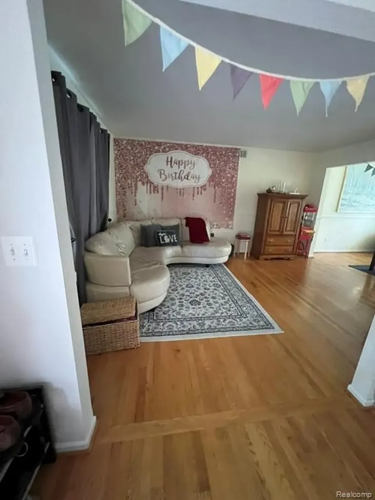 37892 Stableview Drive Farmington Hills City MI 48335