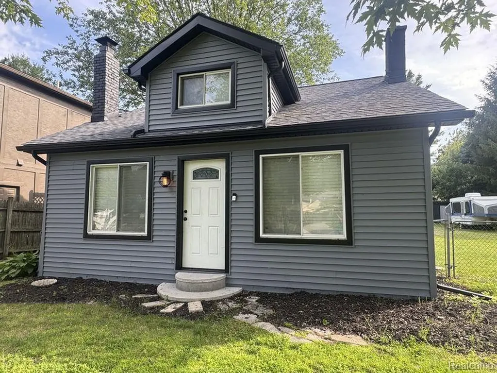 28150 Hiller Street Harrison Charter Township MI 48045