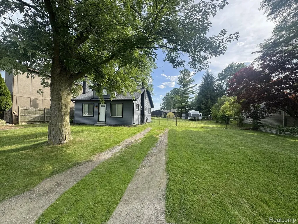28150 Hiller Street Harrison Charter Township MI 48045