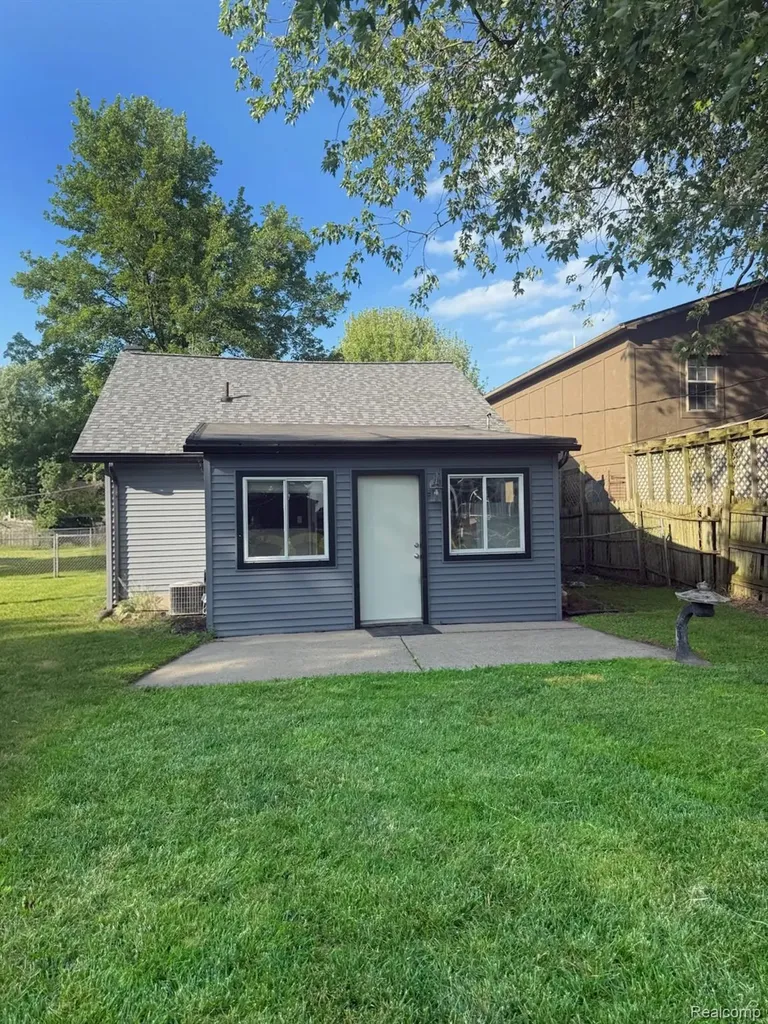 28150 Hiller Street Harrison Charter Township MI 48045