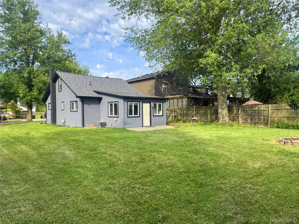 28150 Hiller Street Harrison Charter Township MI 48045