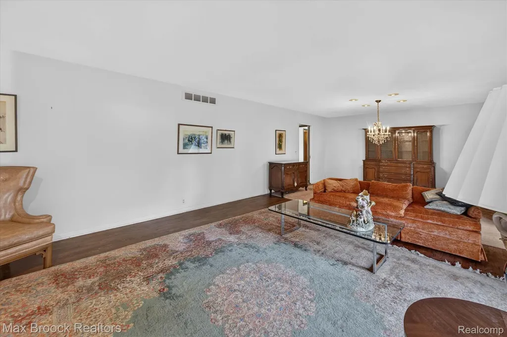 22262 Chatsford Circuit Street Southfield City MI 48034