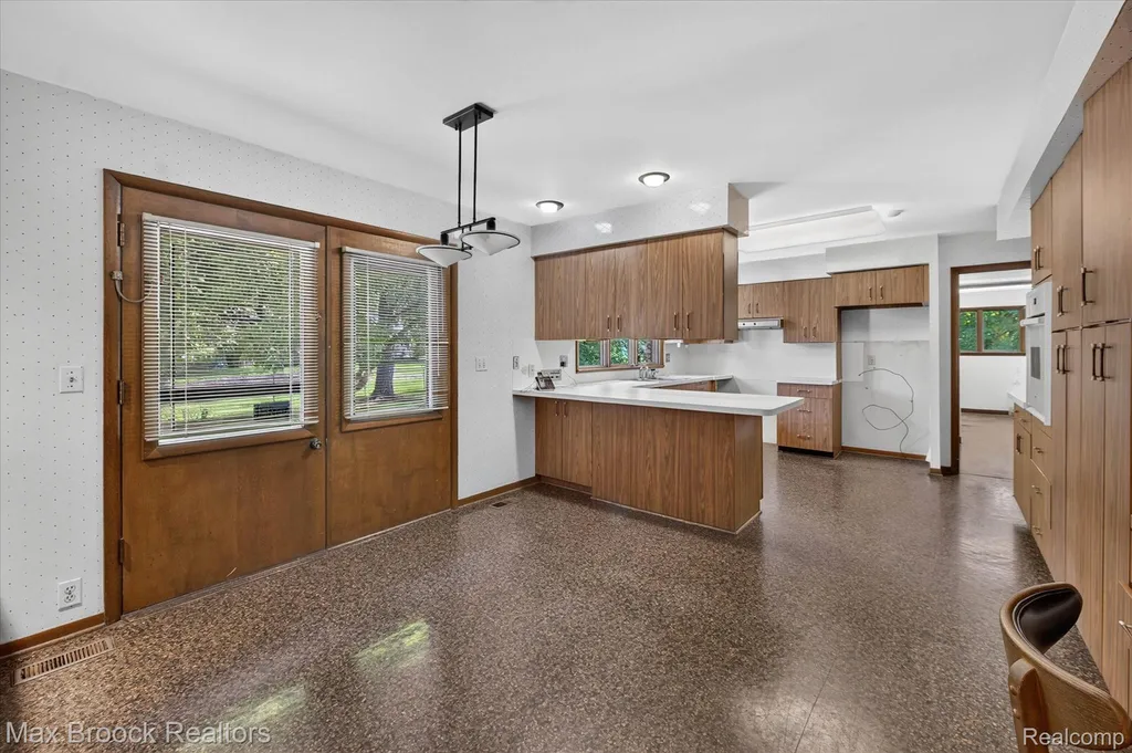 22262 Chatsford Circuit Street Southfield City MI 48034