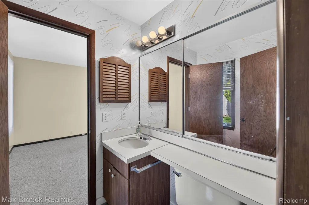 22262 Chatsford Circuit Street Southfield City MI 48034