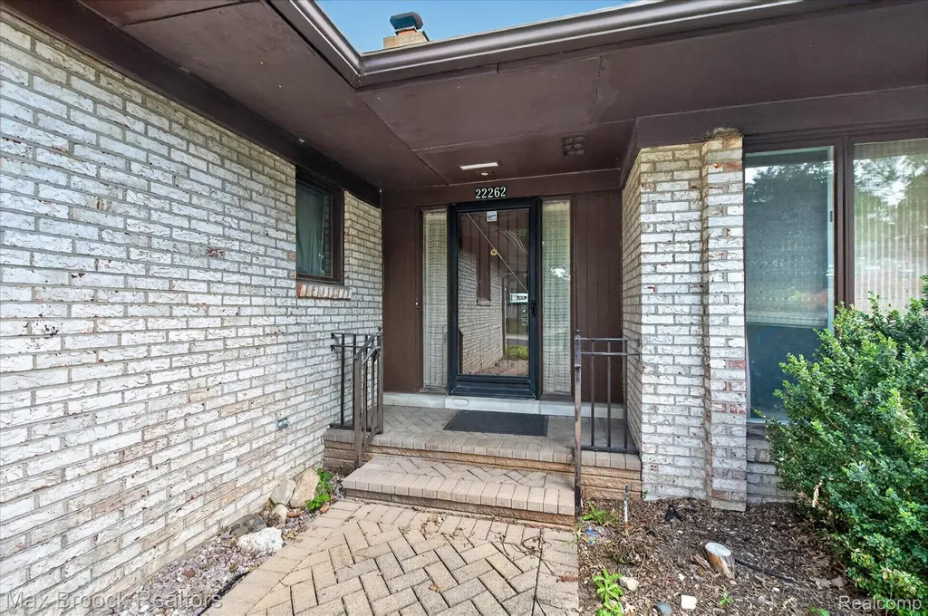 22262 Chatsford Circuit Street Southfield City MI 48034