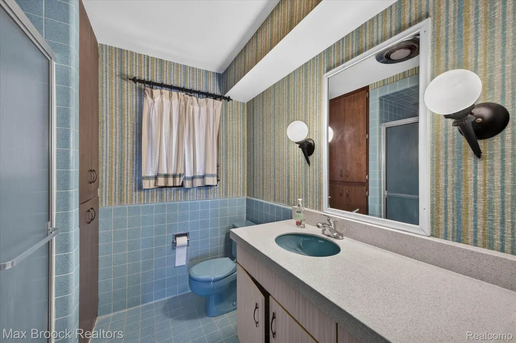 22262 Chatsford Circuit Street Southfield City MI 48034