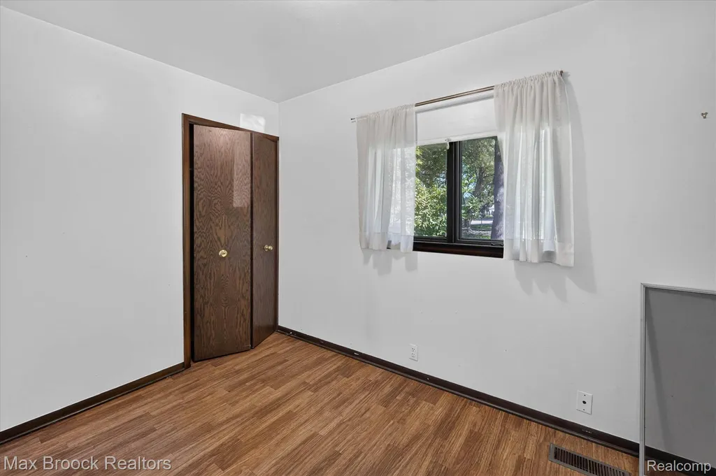 22262 Chatsford Circuit Street Southfield City MI 48034