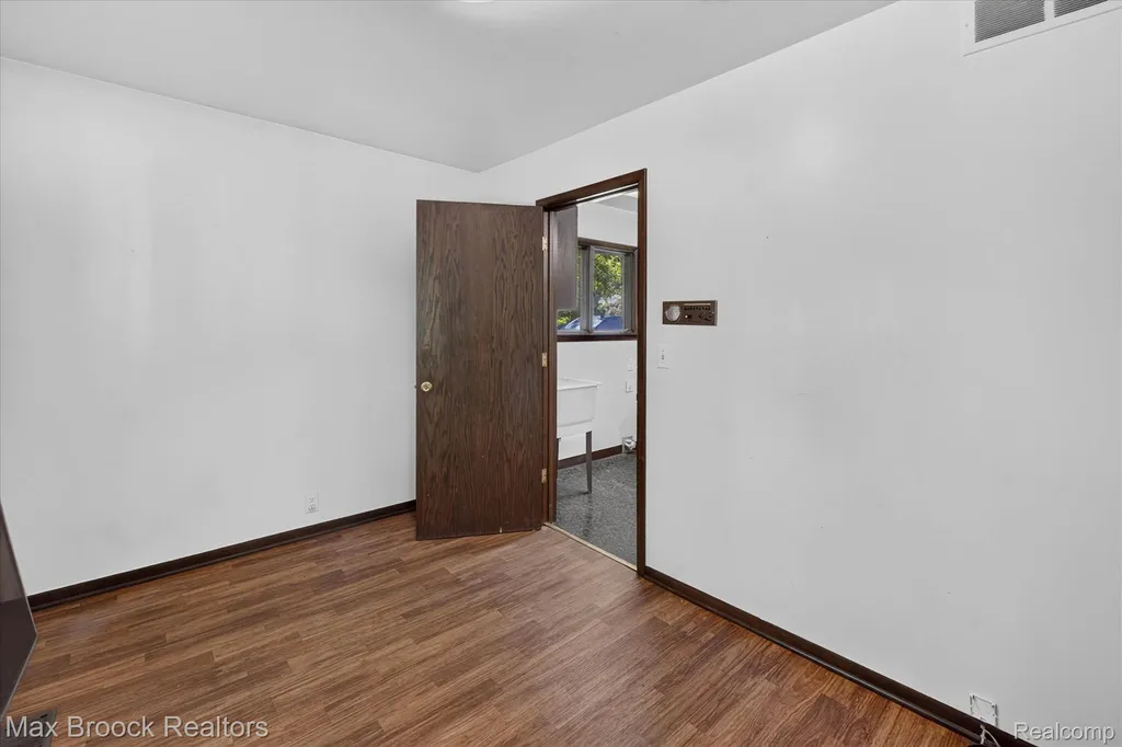 22262 Chatsford Circuit Street Southfield City MI 48034