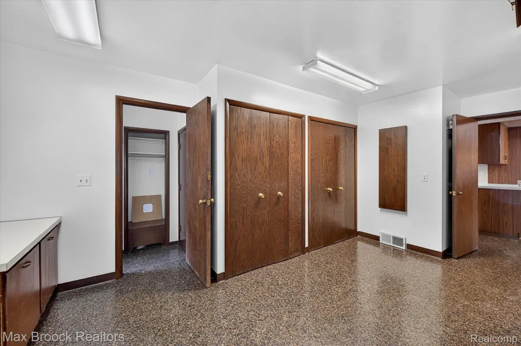 22262 Chatsford Circuit Street Southfield City MI 48034