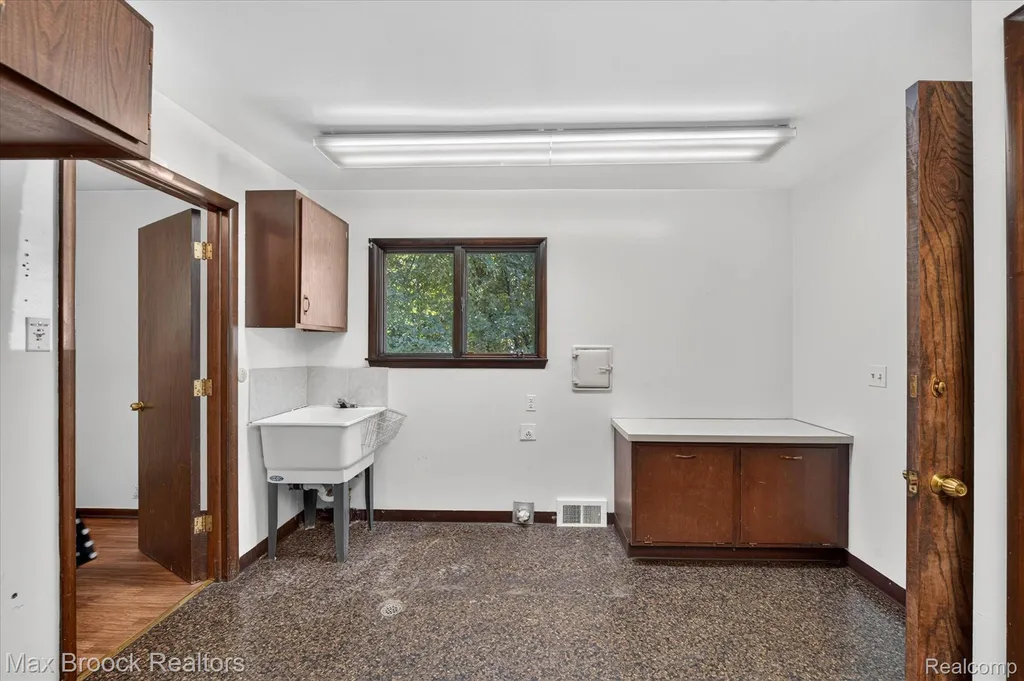22262 Chatsford Circuit Street Southfield City MI 48034