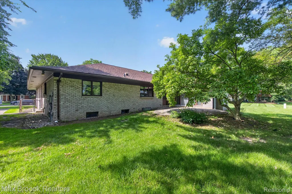 22262 Chatsford Circuit Street Southfield City MI 48034