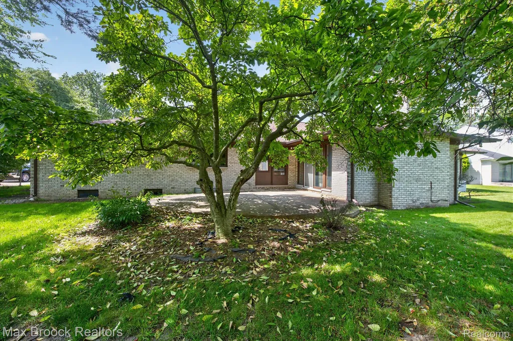 22262 Chatsford Circuit Street Southfield City MI 48034
