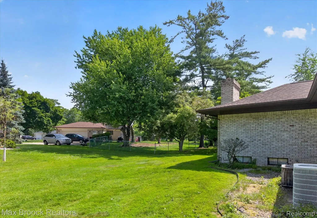22262 Chatsford Circuit Street Southfield City MI 48034