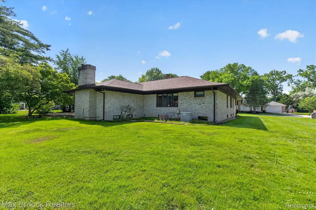 22262 Chatsford Circuit Street Southfield City MI 48034