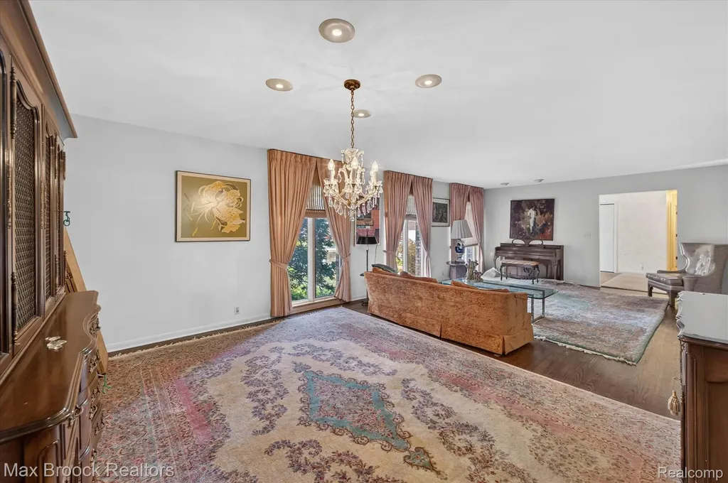22262 Chatsford Circuit Street Southfield City MI 48034