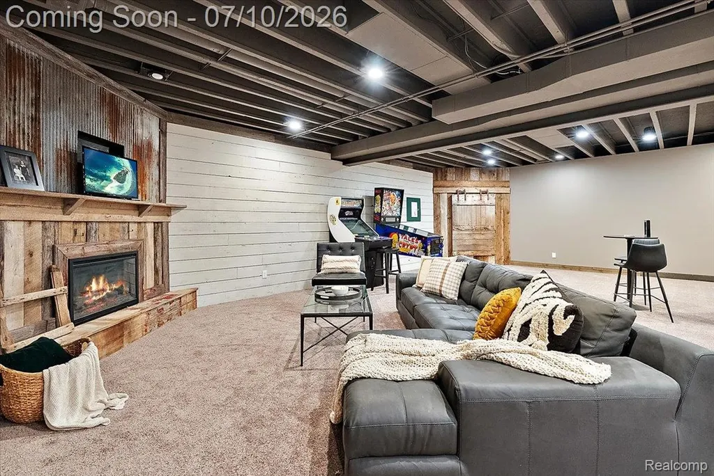 13205 Hogan Road Fenton Charter Township MI 48451