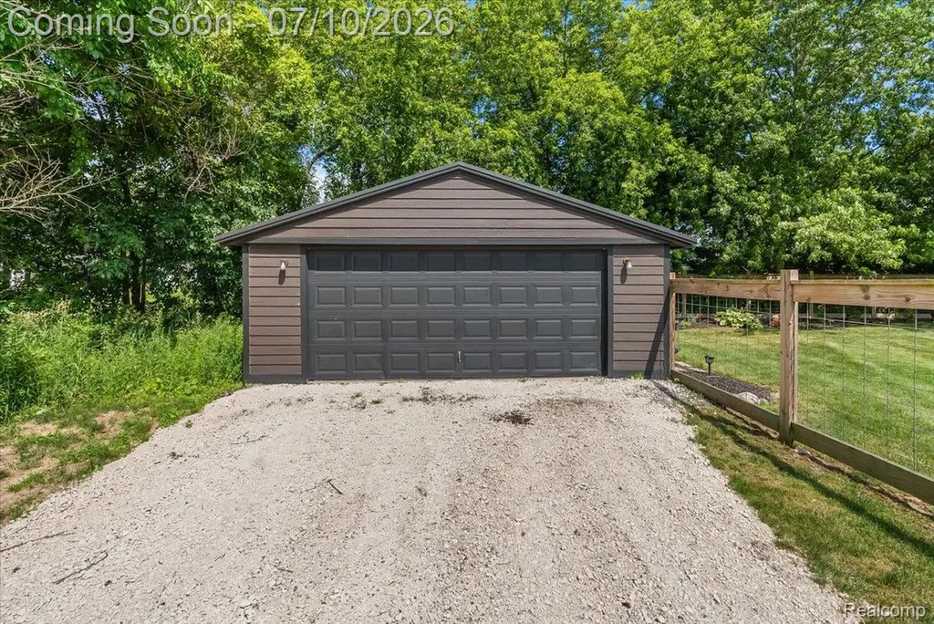 13205 Hogan Road Fenton Charter Township MI 48451