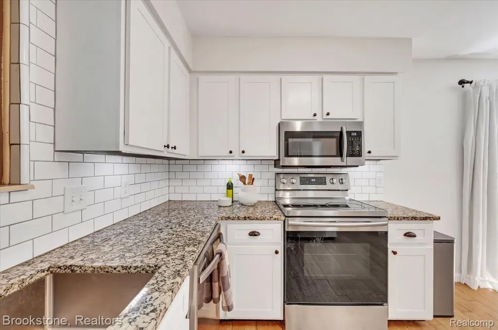 5067 Algonquin Boulevard Independence Charter Township MI 48348