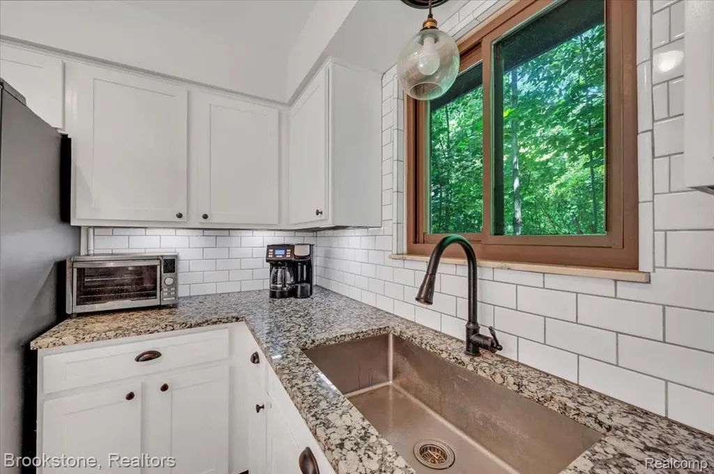 5067 Algonquin Boulevard Independence Charter Township MI 48348