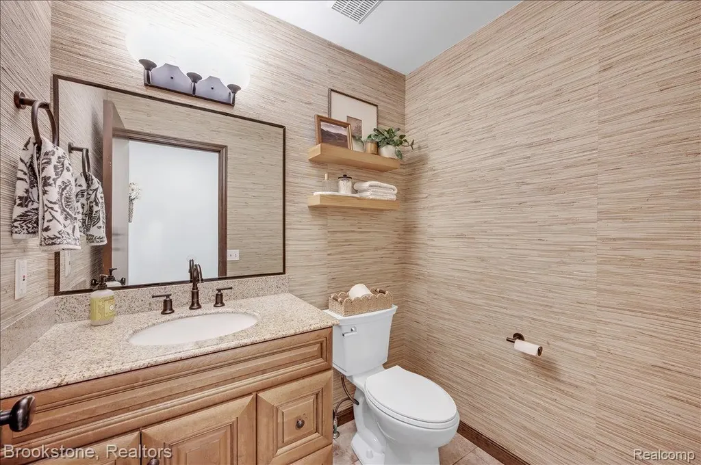 5067 Algonquin Boulevard Independence Charter Township MI 48348