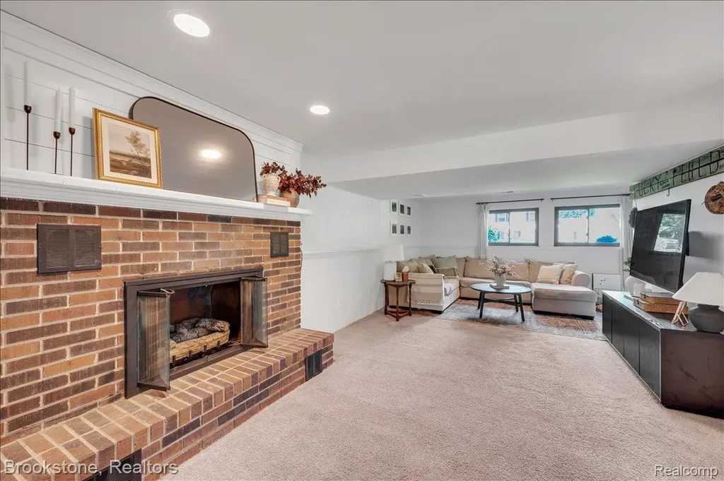 5067 Algonquin Boulevard Independence Charter Township MI 48348