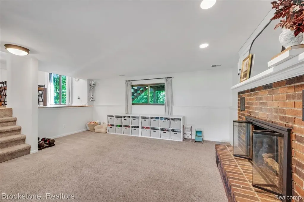 5067 Algonquin Boulevard Independence Charter Township MI 48348